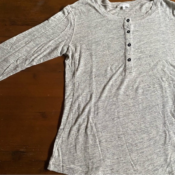 Aritzia Community Heathered Gray 100% Linen Henley Assymetrical Top Size MEDIUM - Picture 7 of 15